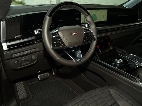 Used 2025 Cadillac Escalade V AWD/4WD image 9