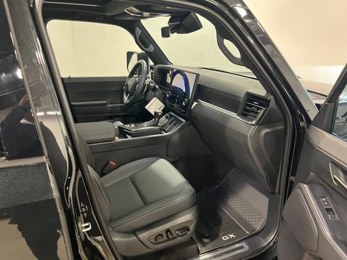 Used 2026 Lexus GX 550 w/ Accessory Package (2T) AWD/4WD image 39