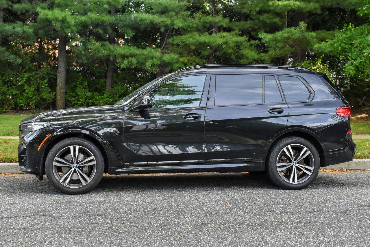 Used 2021 BMW X7 xDrive40i w/ M Sport Package AWD/4WD image 3