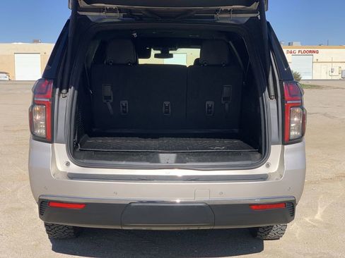 Used 2022 Chevrolet Suburban LT image 24