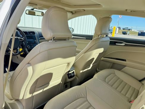 Used 2016 Ford Fusion SE w/ Equipment Group 202A image 12