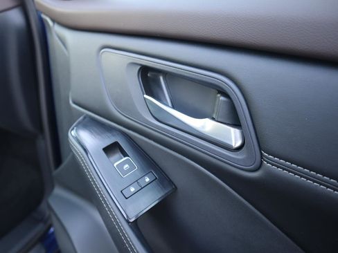 Used 2023 Nissan Rogue SL w/ SL Premium Package image 55