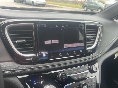 New 2026 Chrysler Pacifica Select image 14