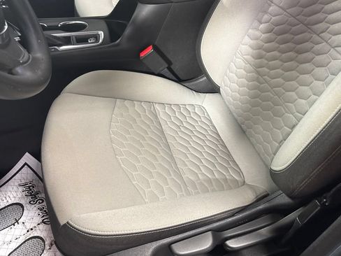 Used 2018 Chevrolet Equinox LS FWD image 13