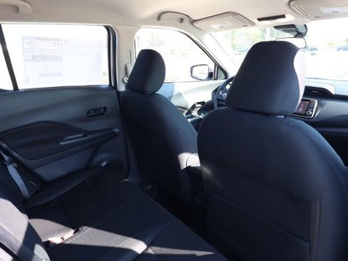 New 2025 Nissan Kicks Play S image 17