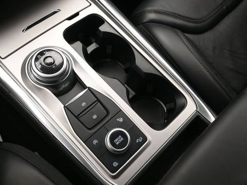 Used 2020 Ford Explorer Platinum w/ Premium Technology Package AWD/4WD image 19