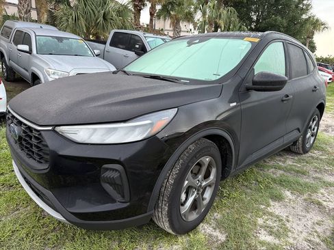 Used 2025 Ford Escape ST-Line w/ Cold Weather Package FWD image 3