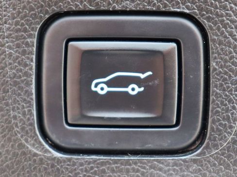 Used 2021 Chevrolet Traverse LT FWD image 26