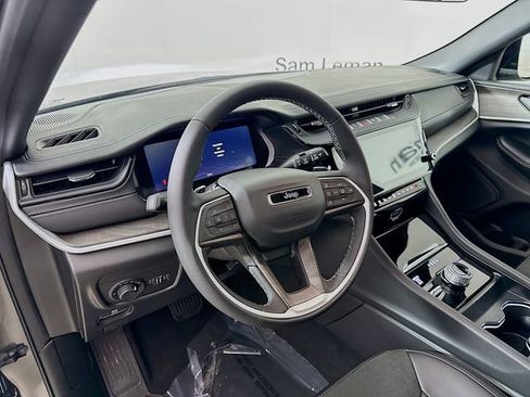 New 2026 Jeep Grand Cherokee Laredo image 9