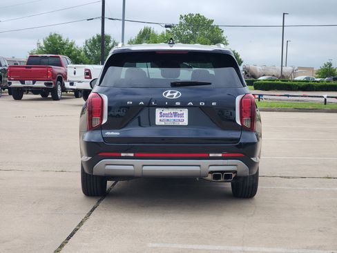 Used 2024 Hyundai Palisade Limited FWD image 8