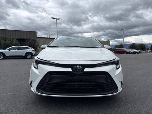 Used 2024 Toyota Corolla LE FWD image 3