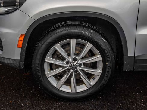 Used 2017 Volkswagen Tiguan Limited w/ Premium Package image 10