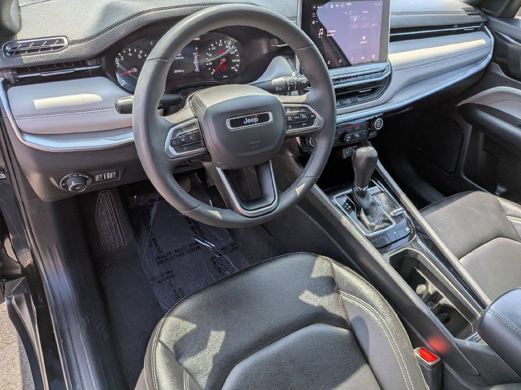 Used 2025 Jeep Compass Limited AWD/4WD image 16