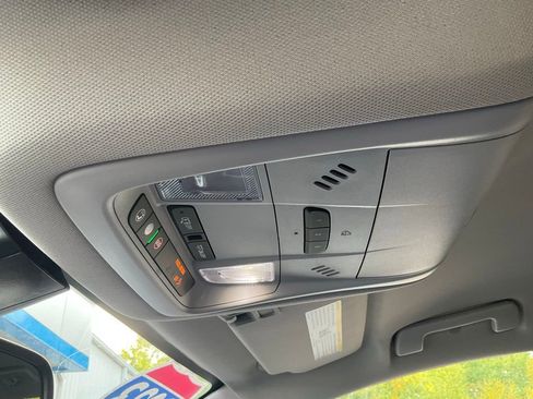 Used 2023 GMC Acadia SLT image 15