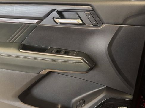 Used 2024 GMC Acadia AT4 image 17