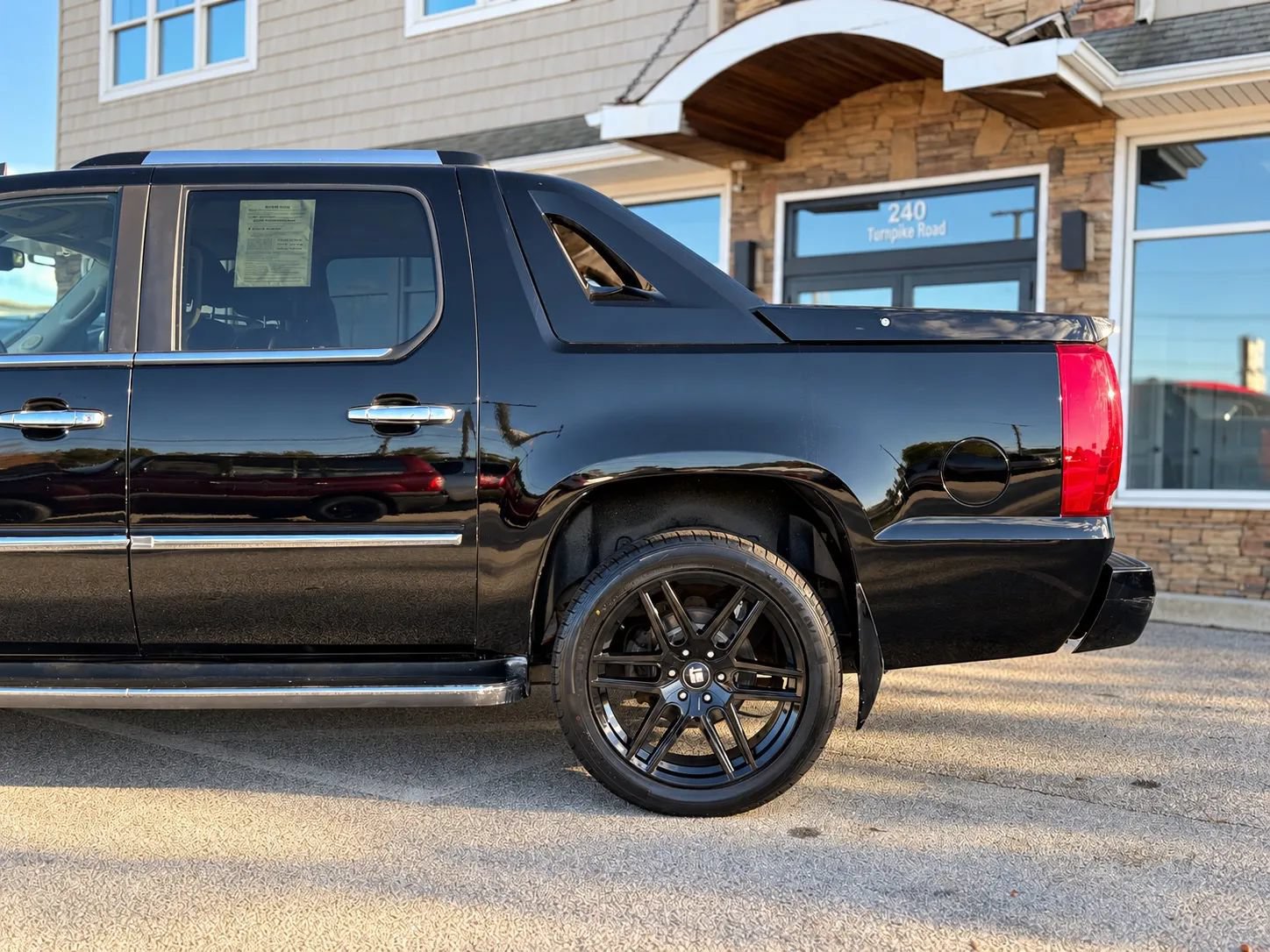Used 2011 Cadillac Escalade EXT Luxury AWD/4WD image 11