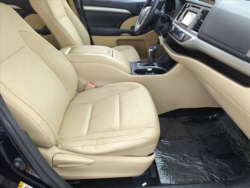 Used 2014 Toyota Highlander Plus FWD image 21