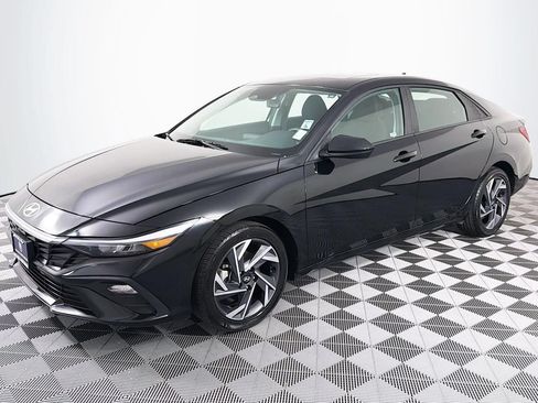 Used 2025 Hyundai Elantra SEL FWD image 6