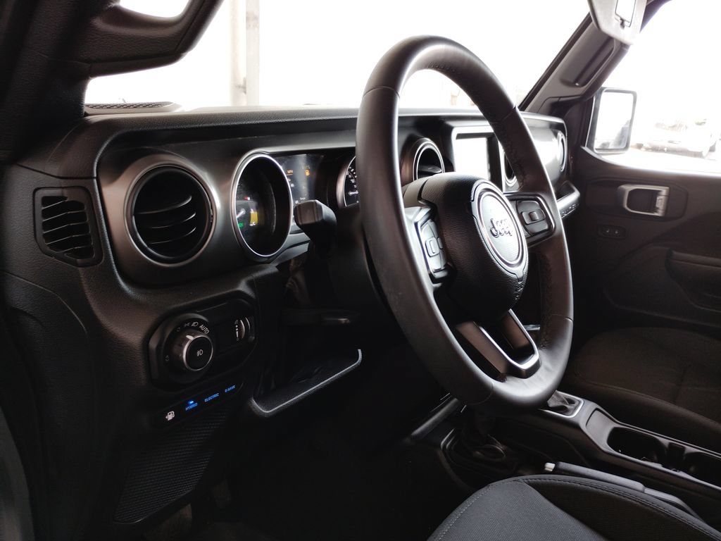 Used 2023 Jeep Wrangler Unlimited AWD/4WD image 23