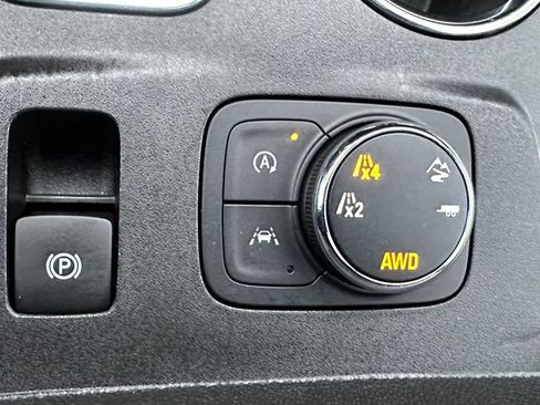 Used 2023 Chevrolet Traverse RS image 19