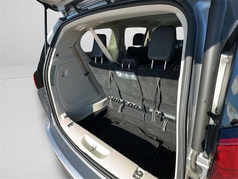 Used 2020 Chrysler Pacifica Touring-L image 19