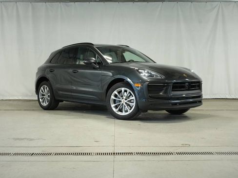 Used 2025 Porsche Macan image 9