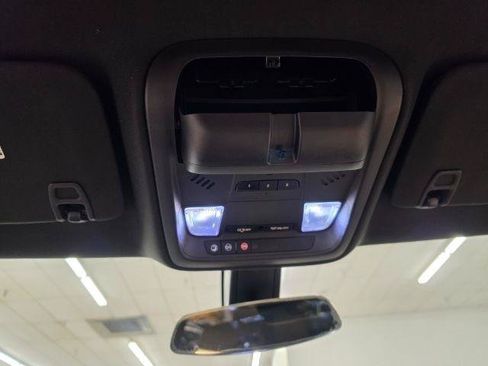 Used 2018 Cadillac XT5 FWD image 33