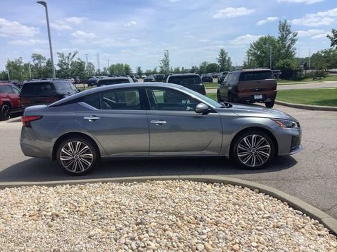 Used 2023 Nissan Altima 2.5 SL AWD/4WD image 4