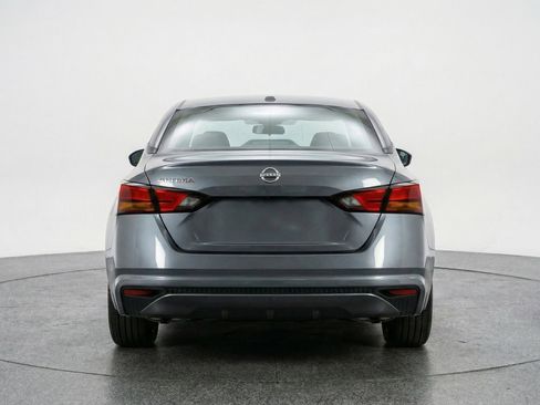 Used 2025 Nissan Altima 2.5 SV FWD image 7