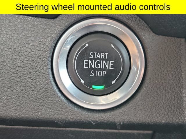 Used 2025 Chevrolet Traverse LT w/ Driver Confidence Package FWD image 18