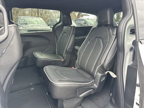 New 2026 Chrysler Pacifica Limited FWD image 29
