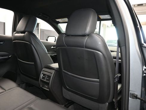 Used 2024 Cadillac XT4 Premium Luxury image 40