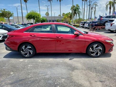 Used 2025 Hyundai Elantra SEL FWD image 8