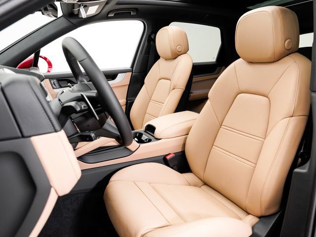 Certified 2026 Porsche Cayenne AWD/4WD image 5