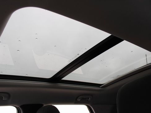 Used 2021 Chevrolet TrailBlazer LT w/ Sun and Liftgate Package image 19