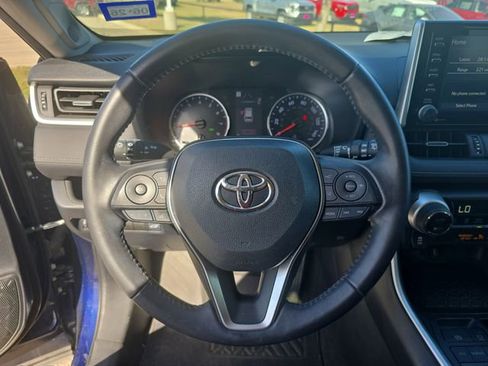 Used 2020 Toyota RAV4 XLE Premium image 16
