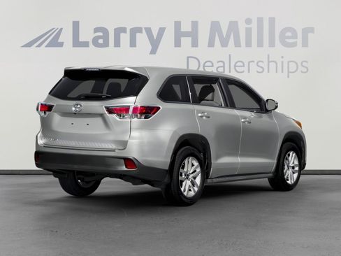 Used 2016 Toyota Highlander LE w/ Protection Package #3 image 2
