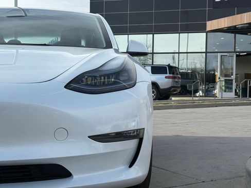 Used 2023 Tesla Model 3 Standard Range image 29