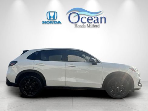Used 2023 Honda HR-V Sport image 2