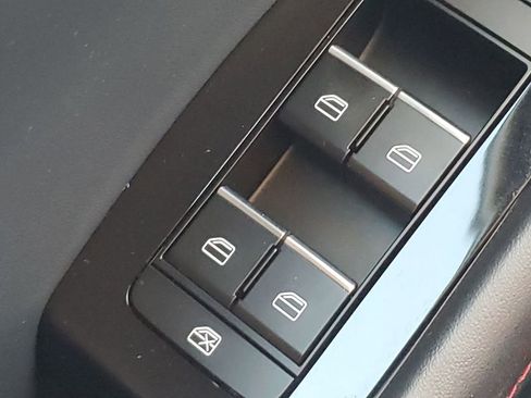 Used 2023 MAZDA MAZDA3 s image 35