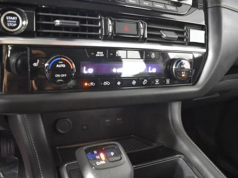 Used 2024 Nissan Pathfinder SL AWD/4WD image 25