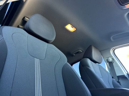 Used 2024 Hyundai Elantra SE FWD image 15