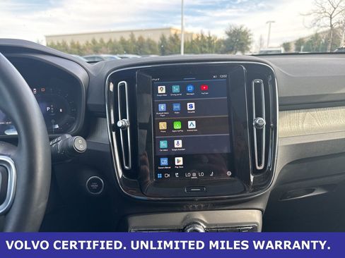 Certified 2025 Volvo XC40 B5 Core image 23