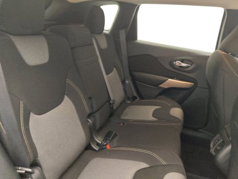 Used 2018 Jeep Cherokee Latitude image 19