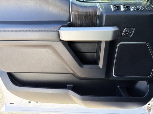 Used 2020 Ford F250 Lariat w/ Lariat Value Package image 19