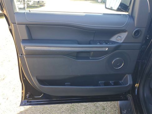 Used 2024 Ford Expedition Max XLT image 12