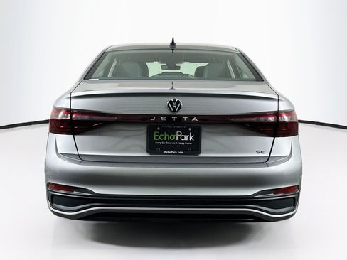 Used 2025 Volkswagen Jetta SE FWD image 7