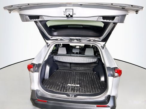 Certified 2021 Toyota RAV4 XLE image 22