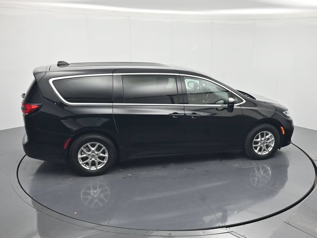 Used 2025 Chrysler Pacifica Select FWD image 31