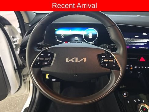 Used 2024 Kia Niro Wind FWD image 9